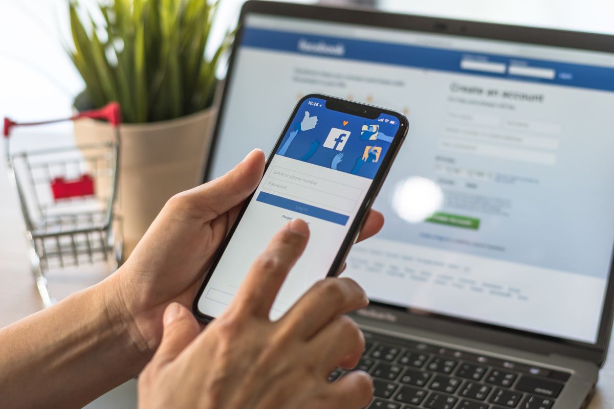 mitarbeiter finden über facebook